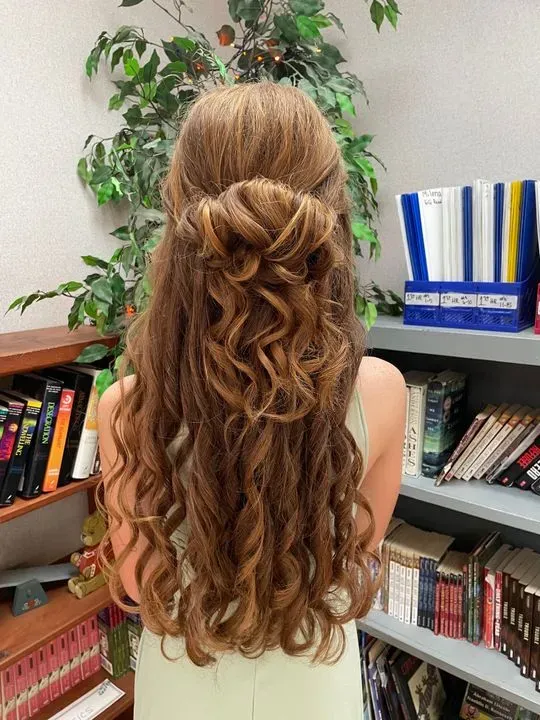 https://cdn.salonspotlight.com/photos/stzBoN862U5To5v9ADjK/3a822528-bd15-4aa8-870e-e418482aad6b_720x720