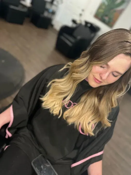 https://cdn.salonspotlight.com/photos/stzBoN862U5To5v9ADjK/599909ca-8d9d-4a7b-b019-f0cd37ba85b6_720x720