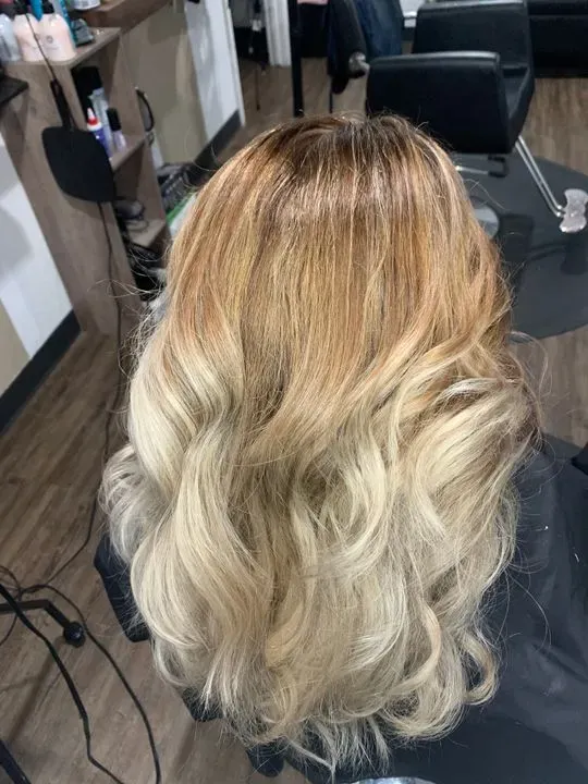 https://cdn.salonspotlight.com/photos/stzBoN862U5To5v9ADjK/caee397f-fab4-4818-82f4-26b4a208c67a_720x720