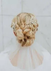 https://cdn.salonspotlight.com/photos/su3HM504v59gJMutXQF7/115a7edd-2832-4451-b1e1-41fa8d566984_720x720