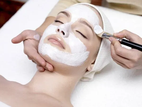 https://cdn.salonspotlight.com/photos/sue3xgtQETKHNc9xazRy/31e9663c-99f3-4445-b237-e5c296a09d8a_720x720