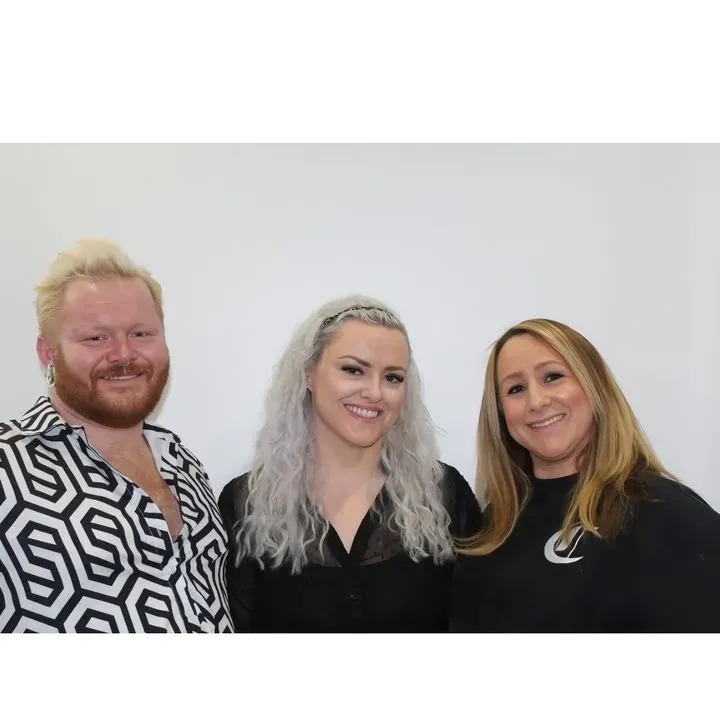 https://cdn.salonspotlight.com/photos/swIGRdLhpCS4eoBu0q6B/a27708b5-411b-4d27-822c-a2dde56dae5d_720x720