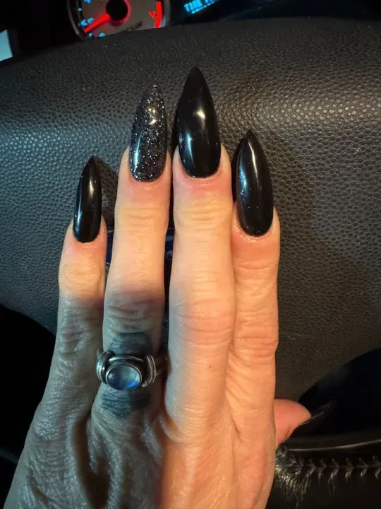 https://cdn.salonspotlight.com/photos/sxf8rMC8YKzGgKif5VdO/4c9c80c7-f3d3-4741-a78c-ef8399d0f8a7_720x720