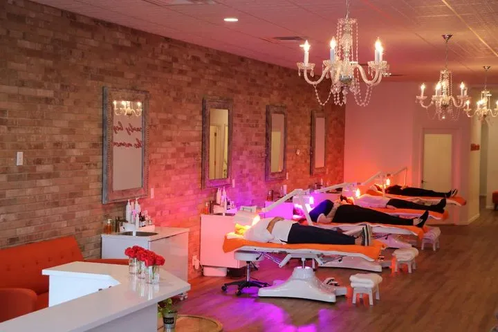 https://cdn.salonspotlight.com/photos/sy96PZm4CTnwTmJrykkk/6378c8ff-ef81-481a-a79e-9fa052c250de_720x720