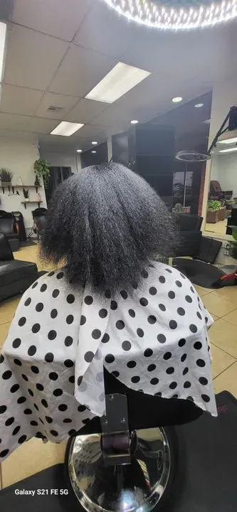 https://cdn.salonspotlight.com/photos/symCc4FtgWz45O4sAP4p/9cd9a35e-a993-4598-9f55-7d6537bcb692_720x720