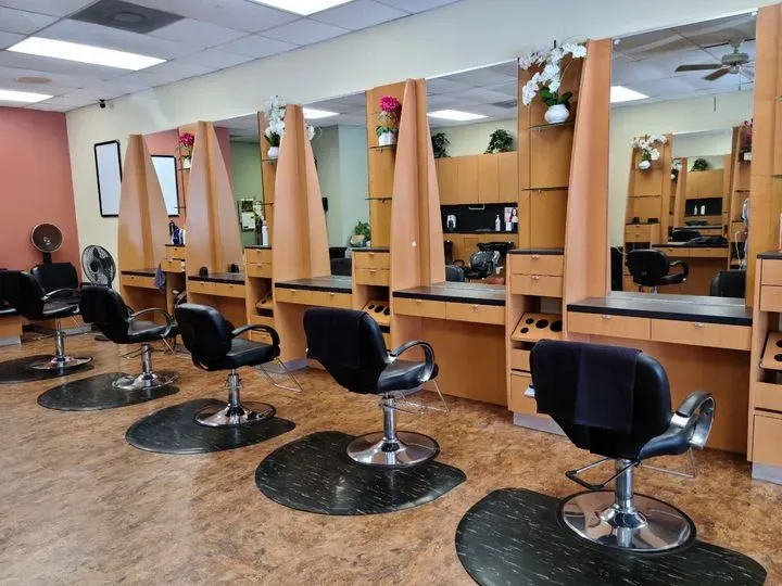 https://cdn.salonspotlight.com/photos/szW96dM5NsiaUE5js0kt/4ac3bcaf-77f3-4a72-9f40-c630645b70c5_720x720