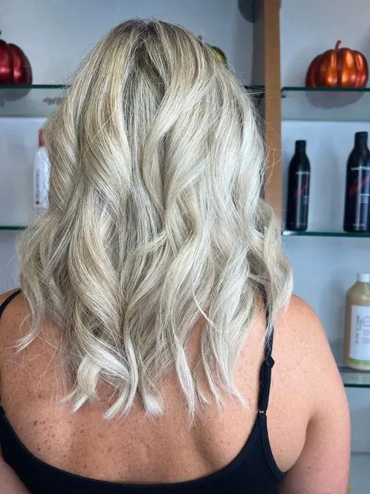 https://cdn.salonspotlight.com/photos/szW96dM5NsiaUE5js0kt/6dacfaa8-de1b-4601-b70f-816a84288df3_720x720