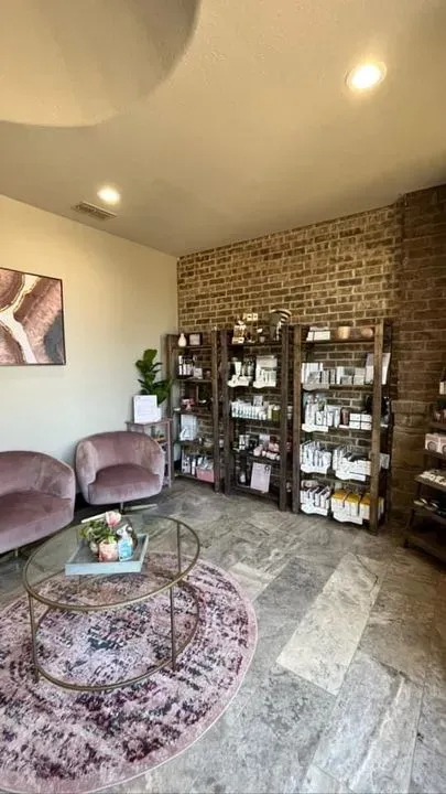 https://cdn.salonspotlight.com/photos/szzBnBgVF8CkbPqDnfXN/a834ef50-ec72-46bb-99f4-713802955dcb_720x720