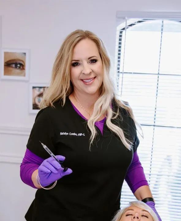 https://cdn.salonspotlight.com/photos/szzBnBgVF8CkbPqDnfXN/aa8f9ebc-64d6-43d0-a392-3678b88eabd4_720x720