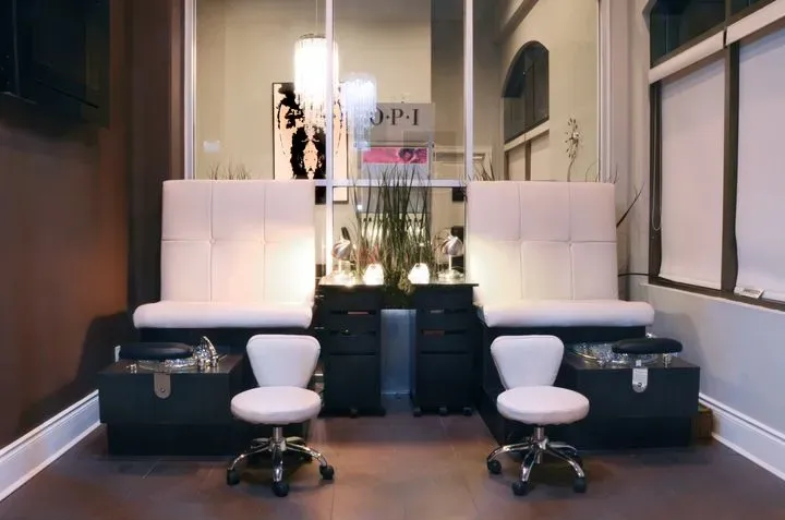https://cdn.salonspotlight.com/photos/t1s8KAQjCWaHOtCF80WI/0d433b80-9730-476c-a598-20a4f53d0bea_720x720