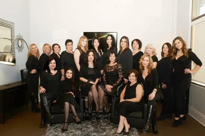 https://cdn.salonspotlight.com/photos/t1s8KAQjCWaHOtCF80WI/c2f978d6-25e7-4019-b6aa-18abe46442fd_720x720