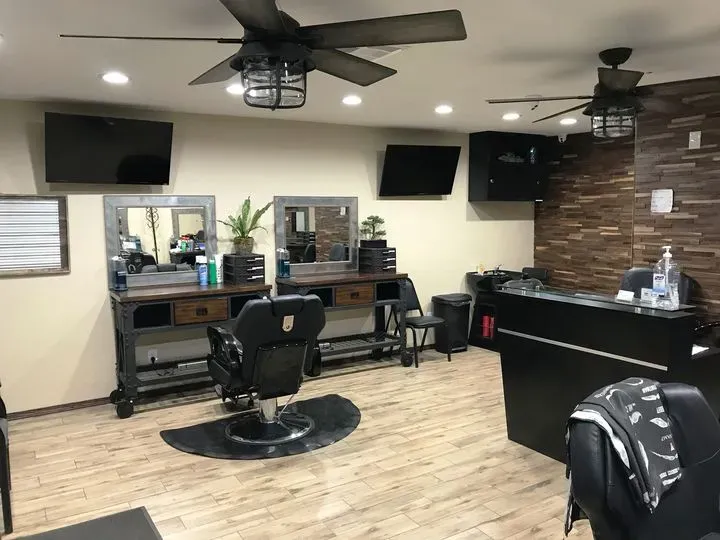 https://cdn.salonspotlight.com/photos/t4fXUwiQlULx5Cvv8nNr/65693891-e800-4027-a0a4-9de4e4589524_720x720