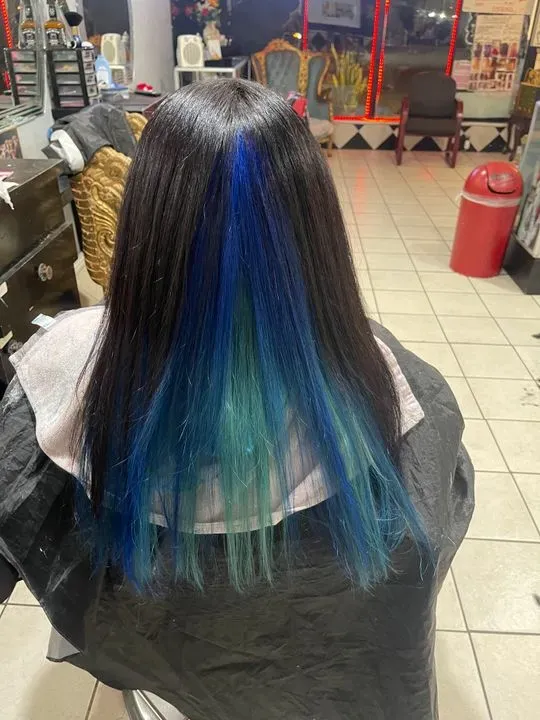 https://cdn.salonspotlight.com/photos/t4k46U2OOYuri93YOsrs/27a2a8bd-7f09-44b3-93f0-8a40c4556b32_720x720