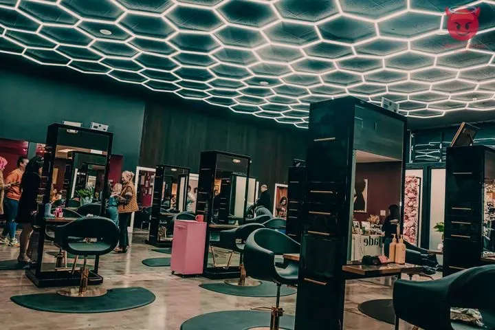 https://cdn.salonspotlight.com/photos/t7HaCoOEi70tBoRURH0h/04b8e333-4ada-4660-ad27-007c00fe25a7_720x720