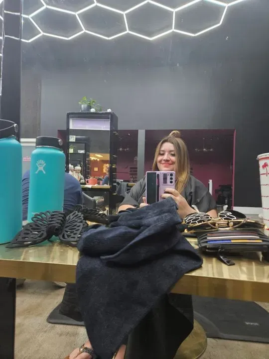 https://cdn.salonspotlight.com/photos/t7HaCoOEi70tBoRURH0h/ffa4d4a5-0a02-48bd-bbf1-fb3a8d500576_720x720