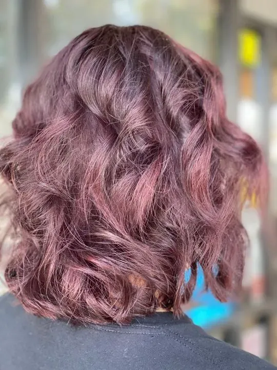 https://cdn.salonspotlight.com/photos/t9rXlQnkeAV3VaS9sQYb/9c6c5678-1e90-4654-8886-913f27da8fd6_720x720