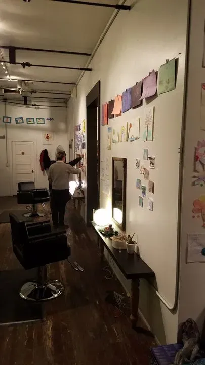 https://cdn.salonspotlight.com/photos/tC4OfmHNwiMGDZkHc78y/91401a8e-150a-4ae4-9014-3eafa7c3ccfe_720x720