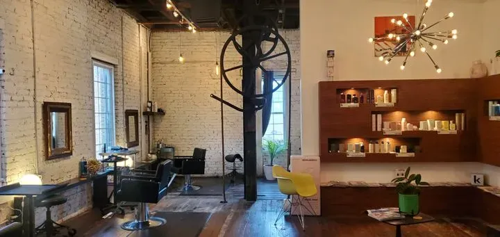 https://cdn.salonspotlight.com/photos/tC4OfmHNwiMGDZkHc78y/ebca3937-0b88-44b6-9c82-0ddc6cd80af6_720x720