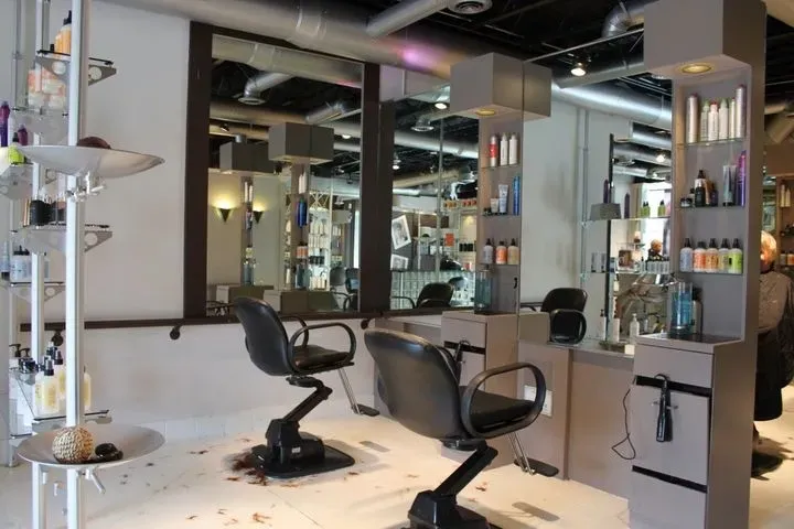 https://cdn.salonspotlight.com/photos/tDjmwsuqRKu1tZ5CTuVx/b25c9e48-004c-4e95-8d22-3645e837d3da_720x720