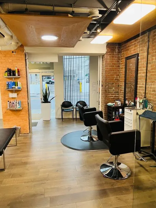 https://cdn.salonspotlight.com/photos/tDjmwsuqRKu1tZ5CTuVx/c3c3becd-3571-4555-bf3f-52756fd107be_720x720