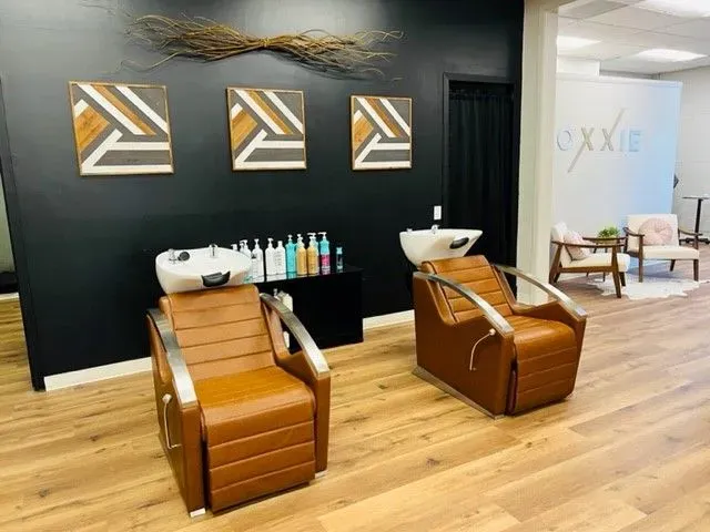 https://cdn.salonspotlight.com/photos/tE7AdeA6oVmPyezJ3hM6/c951ec30-b06a-4256-a909-91bcf03a5888_720x720