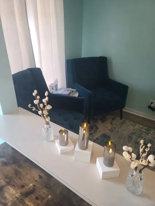 https://cdn.salonspotlight.com/photos/tK8i4VnnWj0jjSvJh1dG/2bd8e821-480f-4493-b507-6d9c524aec36_720x720