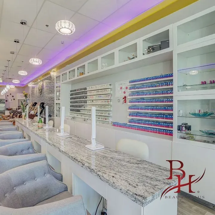 https://cdn.salonspotlight.com/photos/tKUZqcOHYXI7hZFPqOnr/499f84e7-7913-4579-ae01-f69a80f12849_720x720