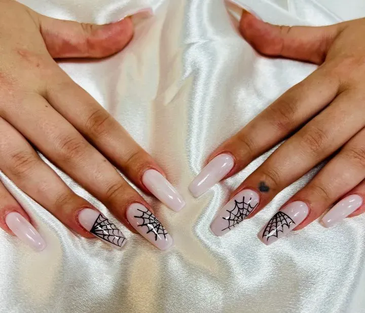 https://cdn.salonspotlight.com/photos/tKht1I92i2VA4xv9kLgt/ca9b72ea-d5db-4ba2-bacc-08ec868a6f94_720x720
