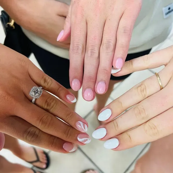 https://cdn.salonspotlight.com/photos/tKht1I92i2VA4xv9kLgt/d6530aad-a8f9-4908-a49e-0e7978f917a5_720x720