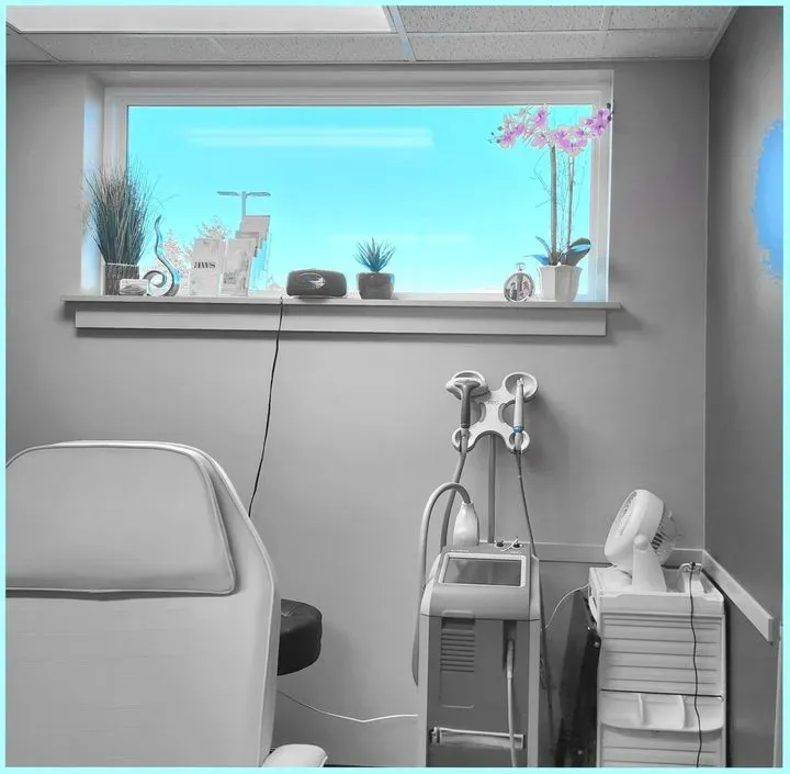 https://cdn.salonspotlight.com/photos/tLrudT72wuB7FBhJMVKO/97e5686b-e5b9-4c3e-bb2f-530eff7ec858_720x720