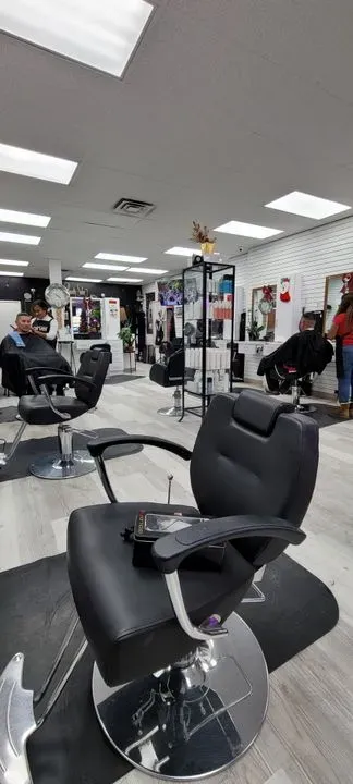 https://cdn.salonspotlight.com/photos/tNc3XvjbyXhW6TRq3Xrv/f5e1c863-e706-4da9-bb72-c51a4f30c605_720x720