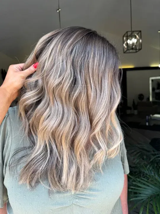 https://cdn.salonspotlight.com/photos/tNs4ZmcwgIU4zmcFbygx/a41cf9f8-c79c-4874-88e9-f41a975950b1_720x720