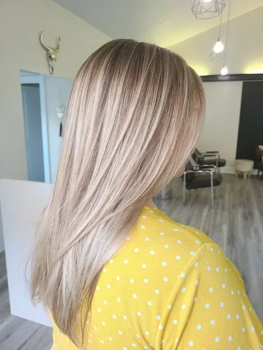 https://cdn.salonspotlight.com/photos/tNs4ZmcwgIU4zmcFbygx/ca0791a3-ff20-4ac3-a234-ddd335e85062_720x720