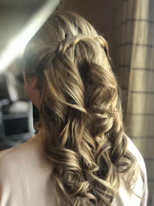 https://cdn.salonspotlight.com/photos/tQd0JfkL8IgrsbWYZwTx/0015fd7b-a783-4498-992a-369edfe36abc_720x720