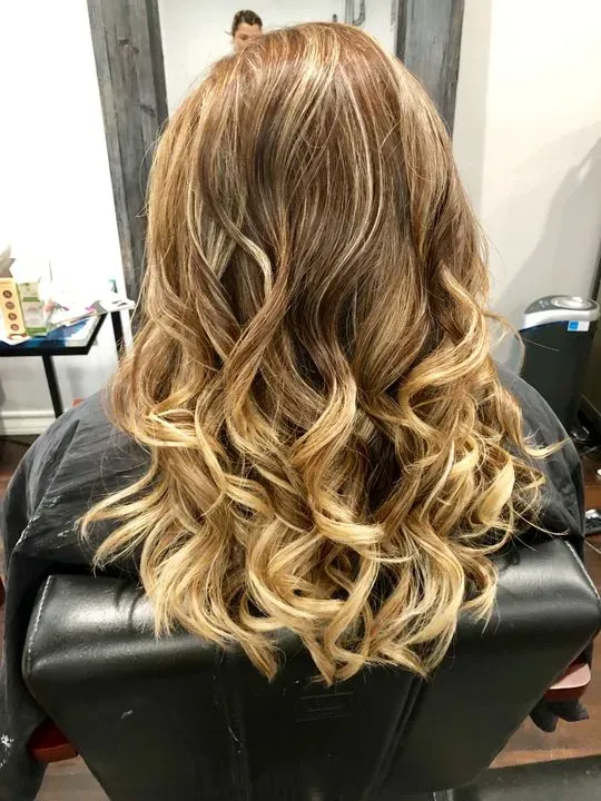 https://cdn.salonspotlight.com/photos/tR8sDA7F48SLGOfhnaU2/d17dd89d-9797-4901-baa2-53773232b607_720x720