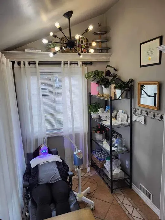 https://cdn.salonspotlight.com/photos/tURmFbITxnnixk2sDJSH/6dcf437d-5ff6-4957-8bf3-3ef05cde85a7_720x720