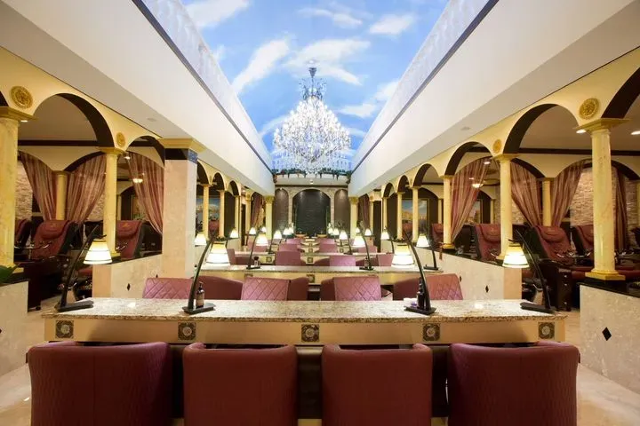 https://cdn.salonspotlight.com/photos/tUwYwP08OPmx9PnEIpk7/163bd7f2-d4fd-480f-95f9-609ad21be7c4_720x720