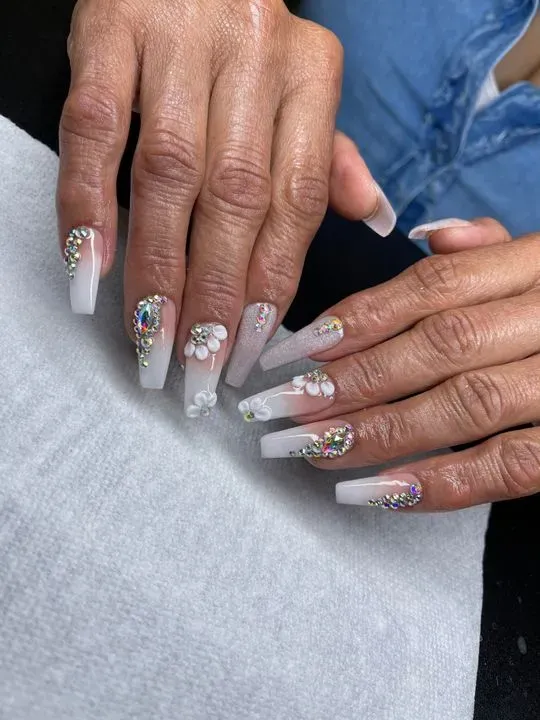 https://cdn.salonspotlight.com/photos/tV5D1GUN0Iw8eoxRqWgv/ceab67f9-719d-47c3-8334-abdee8498932_720x720