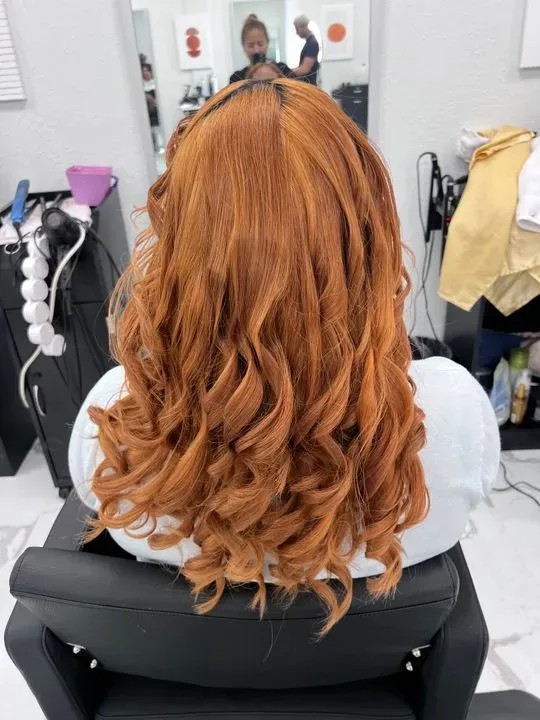 https://cdn.salonspotlight.com/photos/tV5D1GUN0Iw8eoxRqWgv/f0ea5c71-2bbe-4174-b4d9-e2047df14ec9_720x720