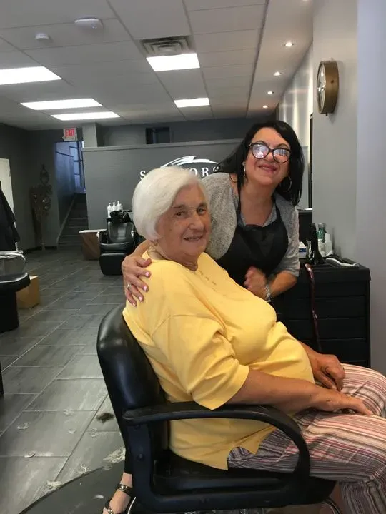 https://cdn.salonspotlight.com/photos/tVjFZ2ww9kzmnGbh7IbO/5299618a-6227-4701-8cb1-6b41b0864994_720x720