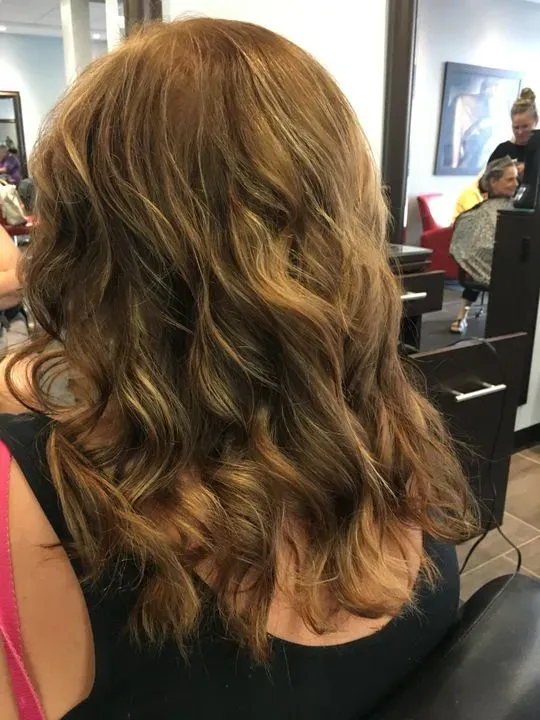 https://cdn.salonspotlight.com/photos/tVjFZ2ww9kzmnGbh7IbO/53997268-a3dc-49ca-864d-180fb2f55400_720x720