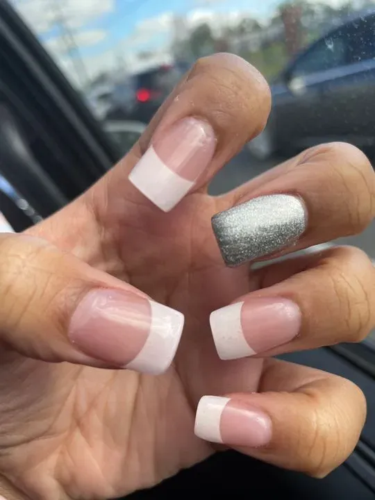 https://cdn.salonspotlight.com/photos/tX5zTh3eKODcIRkAMCTP/83f02b87-4aa5-4de0-af12-73f3559fa135_720x720