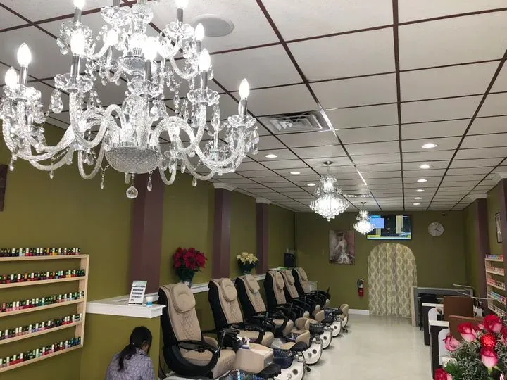 https://cdn.salonspotlight.com/photos/tX5zTh3eKODcIRkAMCTP/fea00204-dd66-40af-a7a0-e26c328c0bd1_720x720
