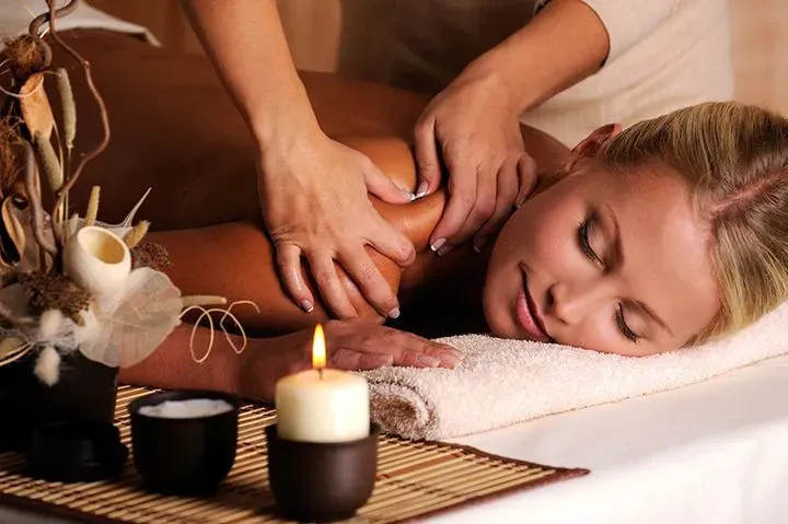 https://cdn.salonspotlight.com/photos/tYVEIbu5m6i5sY1P7AYz/33dd0141-0587-4db0-886a-64975bd3cdcc_720x720