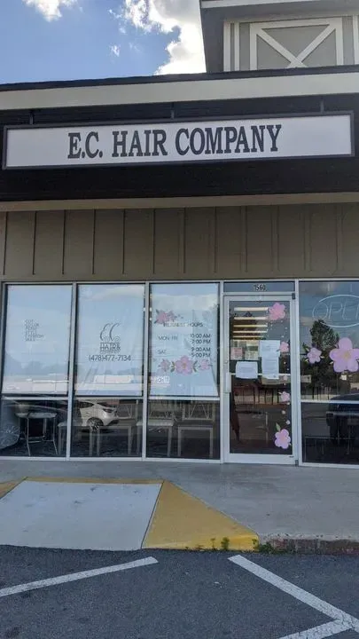 https://cdn.salonspotlight.com/photos/tZLt7pLPZEqWu7mRRlTp/6e3b766c-5acc-4ec7-a151-4da5e3e8e76c_720x720