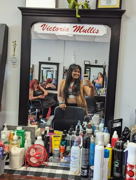 https://cdn.salonspotlight.com/photos/tZLt7pLPZEqWu7mRRlTp/88fabae4-0145-47da-937d-e0dd2e216a7a_720x720