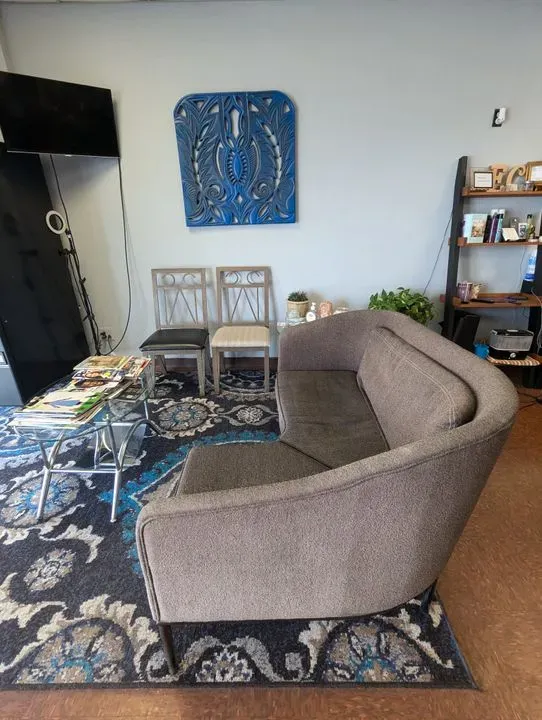 https://cdn.salonspotlight.com/photos/tZLt7pLPZEqWu7mRRlTp/ead87c19-2077-4dbf-87c0-92e7d224becc_720x720