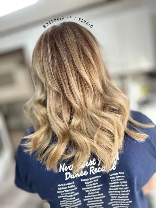 https://cdn.salonspotlight.com/photos/tcZ1NPXB1xByKK3oRHM3/4e19864f-f85b-4df3-a666-4c3f96d45048_720x720