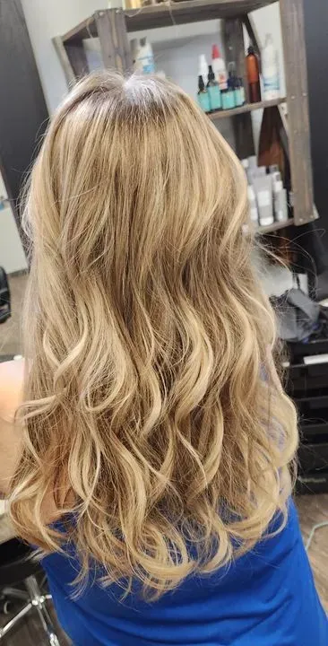 https://cdn.salonspotlight.com/photos/tdyBMYpRVZWV3JtJWRCP/6695c5f5-4488-4024-8a7b-2ee0ee42d65a_720x720