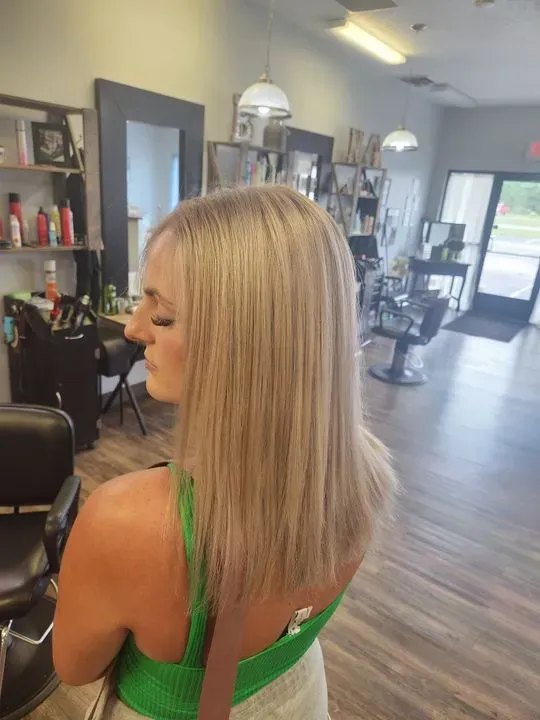 https://cdn.salonspotlight.com/photos/tdyBMYpRVZWV3JtJWRCP/9ff7301b-aae3-48a7-b49b-d63e362e81a0_720x720